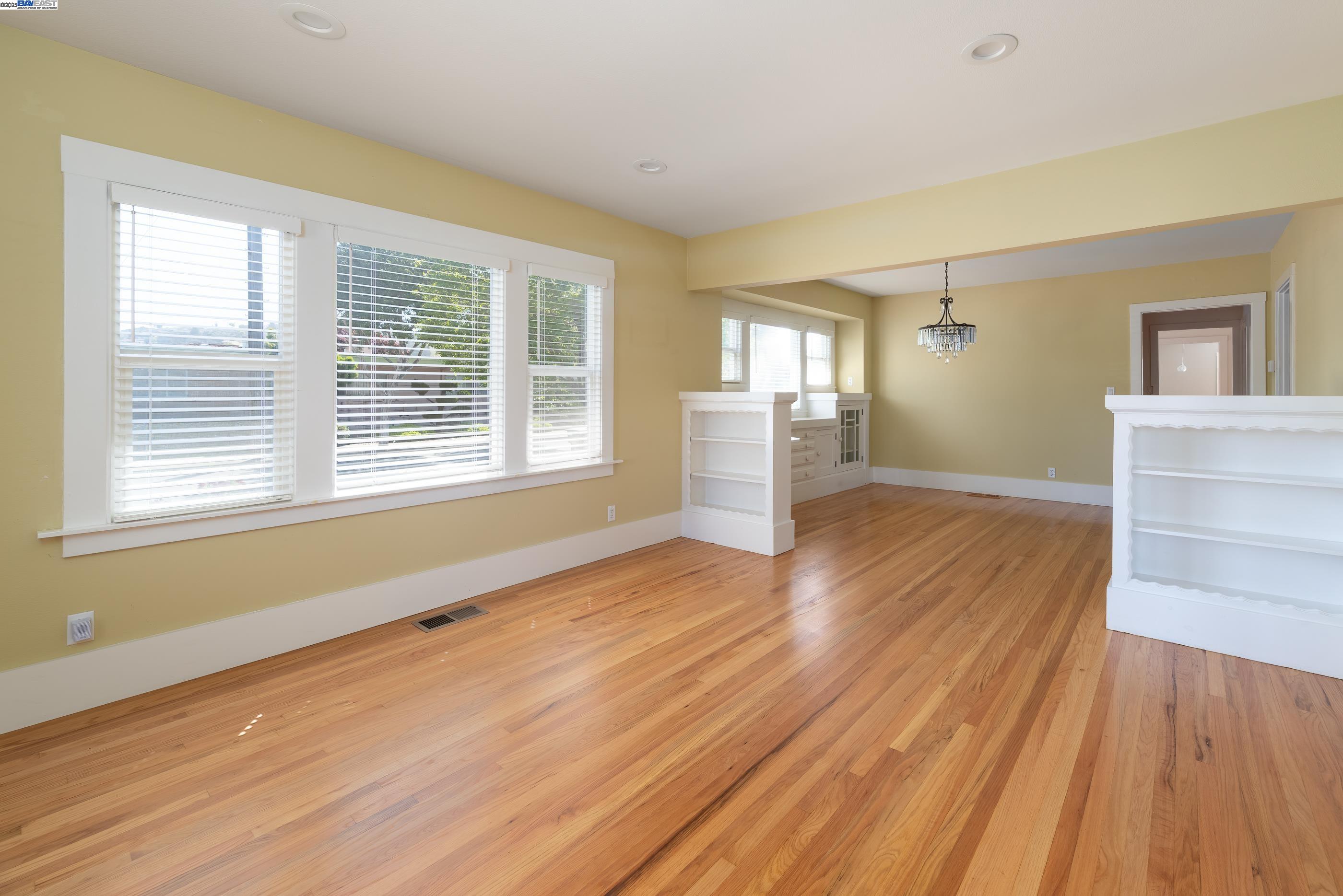 San Leandro, California 94577, United States, 3 Bedrooms Bedrooms, ,2 BathroomsBathrooms,Residential,Pending,126939