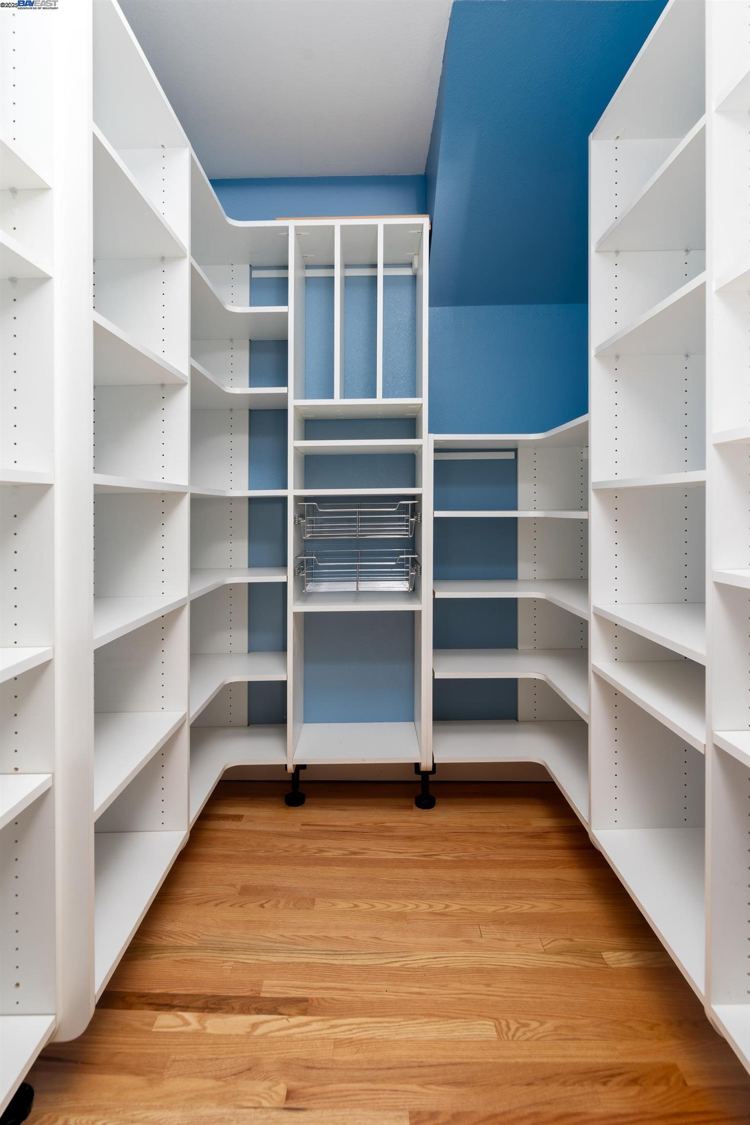 San Leandro, California 94577, United States, 3 Bedrooms Bedrooms, ,2 BathroomsBathrooms,Residential,Pending,126939