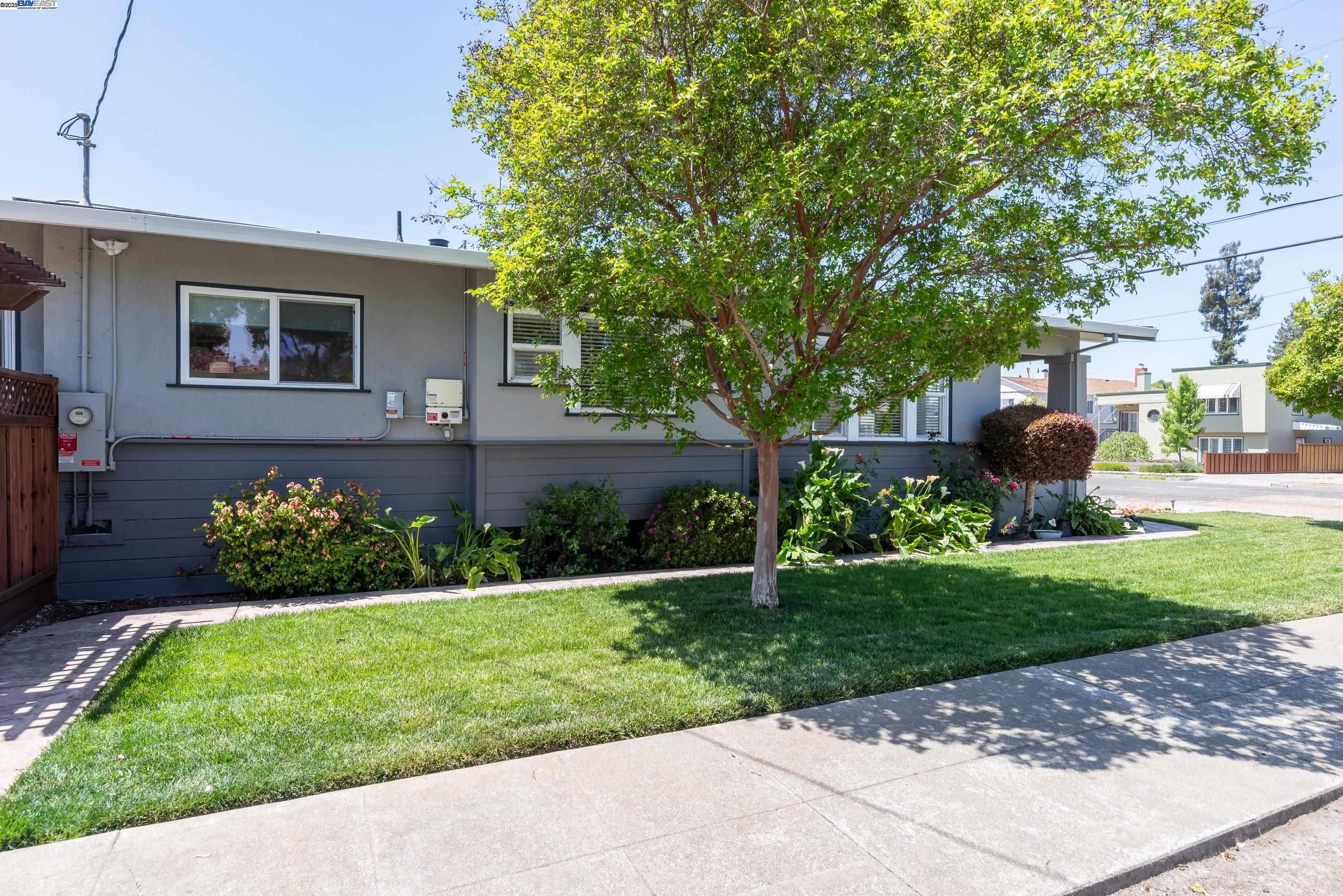 San Leandro, California 94577, United States, 3 Bedrooms Bedrooms, ,2 BathroomsBathrooms,Residential,Pending,126939