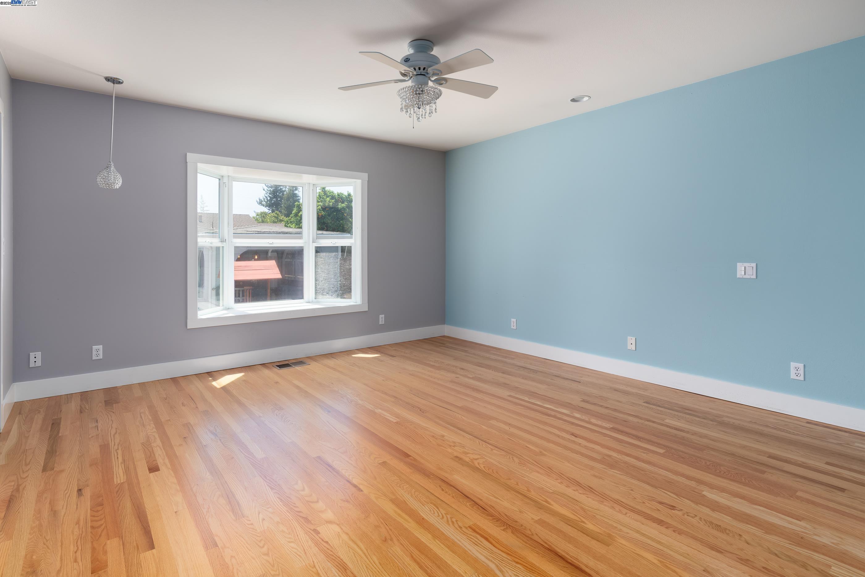 San Leandro, California 94577, United States, 3 Bedrooms Bedrooms, ,2 BathroomsBathrooms,Residential,Pending,126939