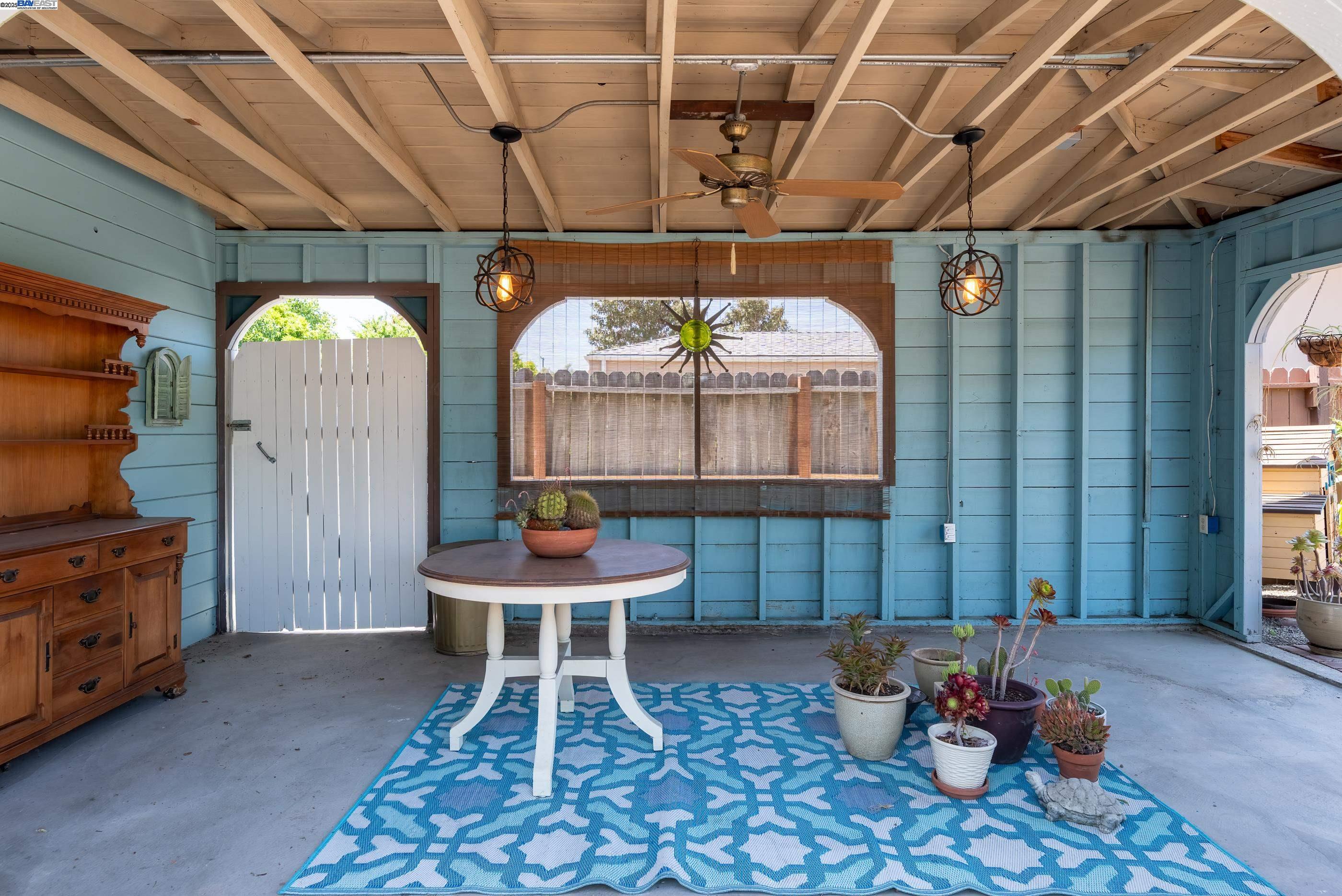 San Leandro, California 94577, United States, 3 Bedrooms Bedrooms, ,2 BathroomsBathrooms,Residential,Pending,126939