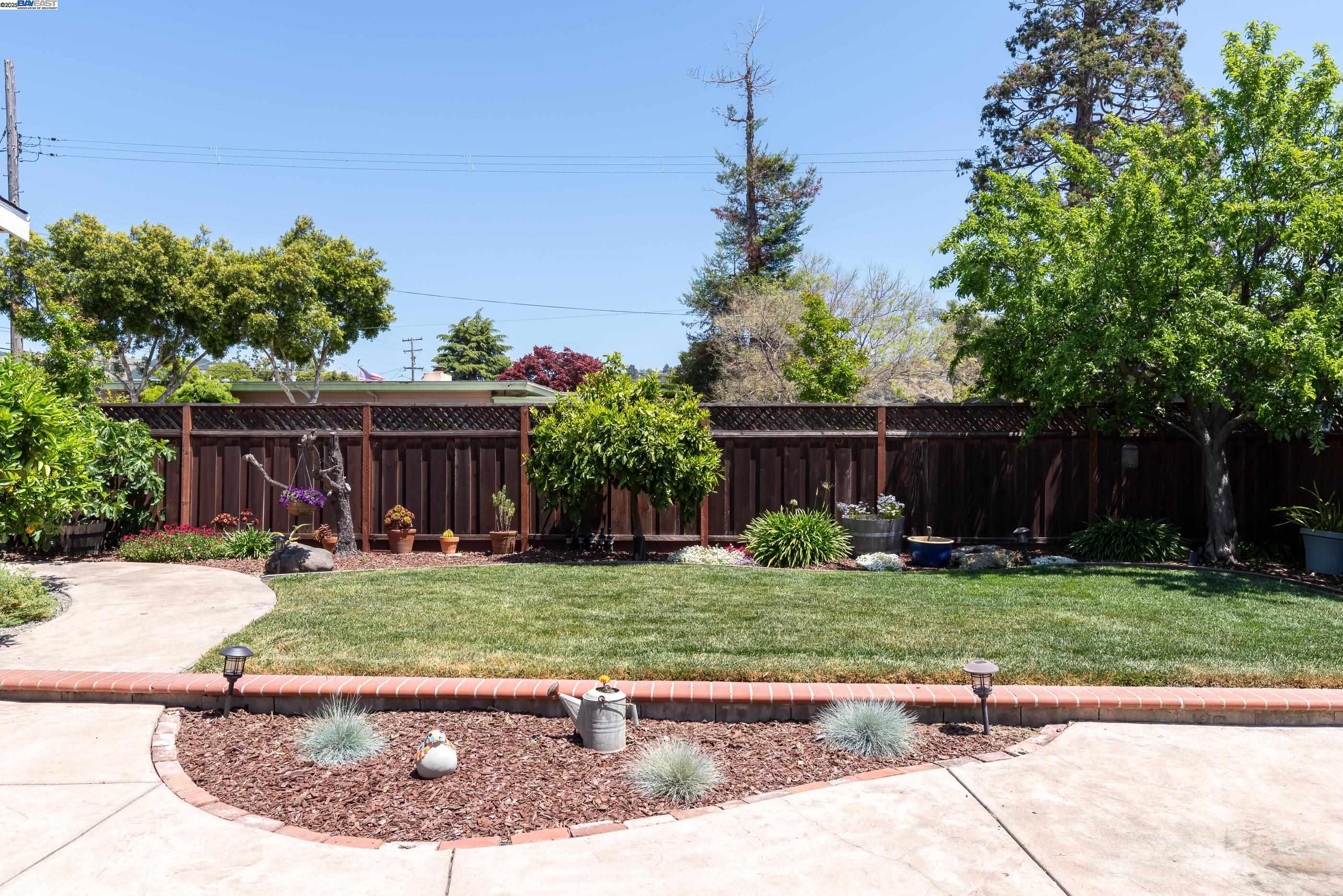 San Leandro, California 94577, United States, 3 Bedrooms Bedrooms, ,2 BathroomsBathrooms,Residential,Pending,126939