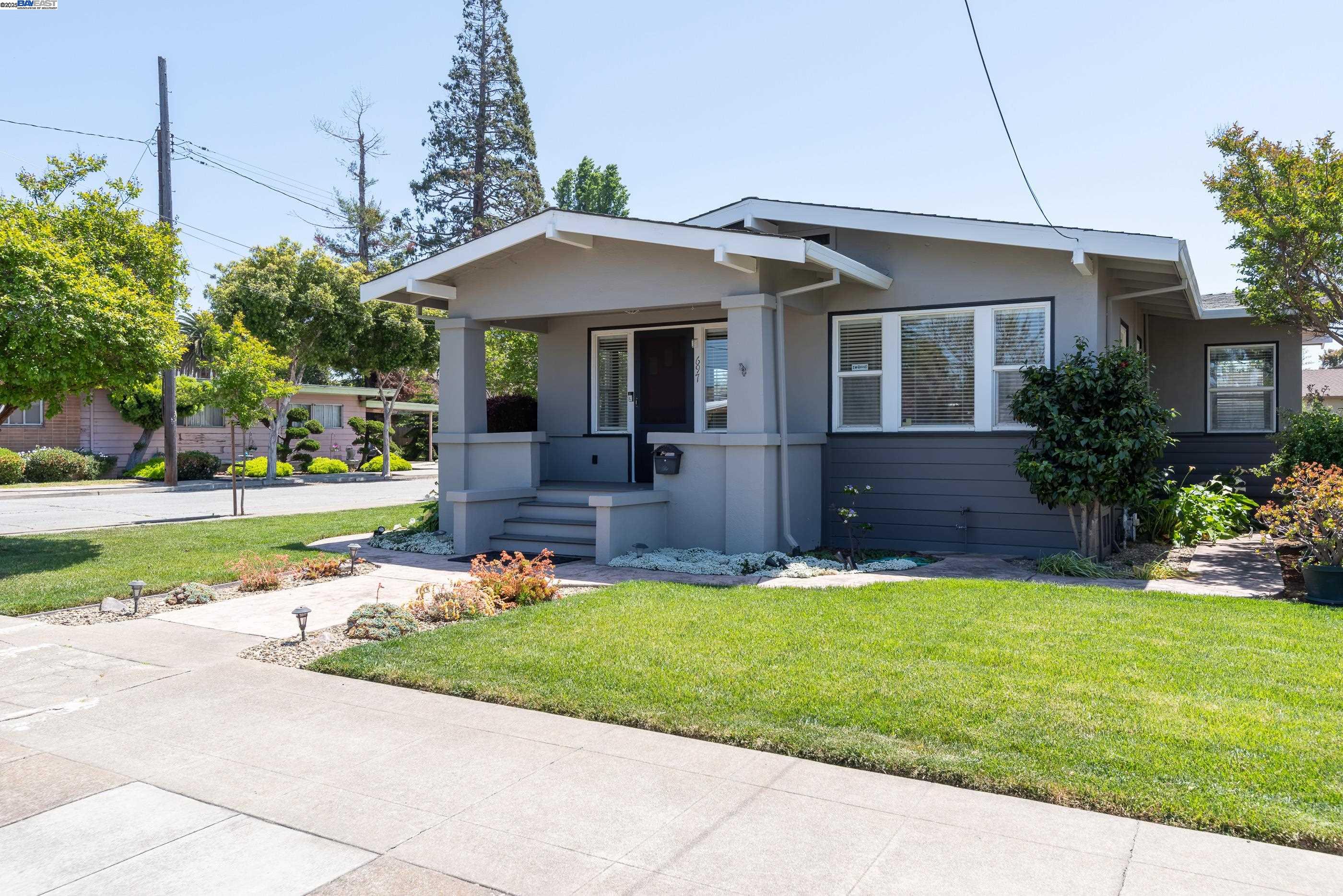 San Leandro, California 94577, United States, 3 Bedrooms Bedrooms, ,2 BathroomsBathrooms,Residential,Pending,126939