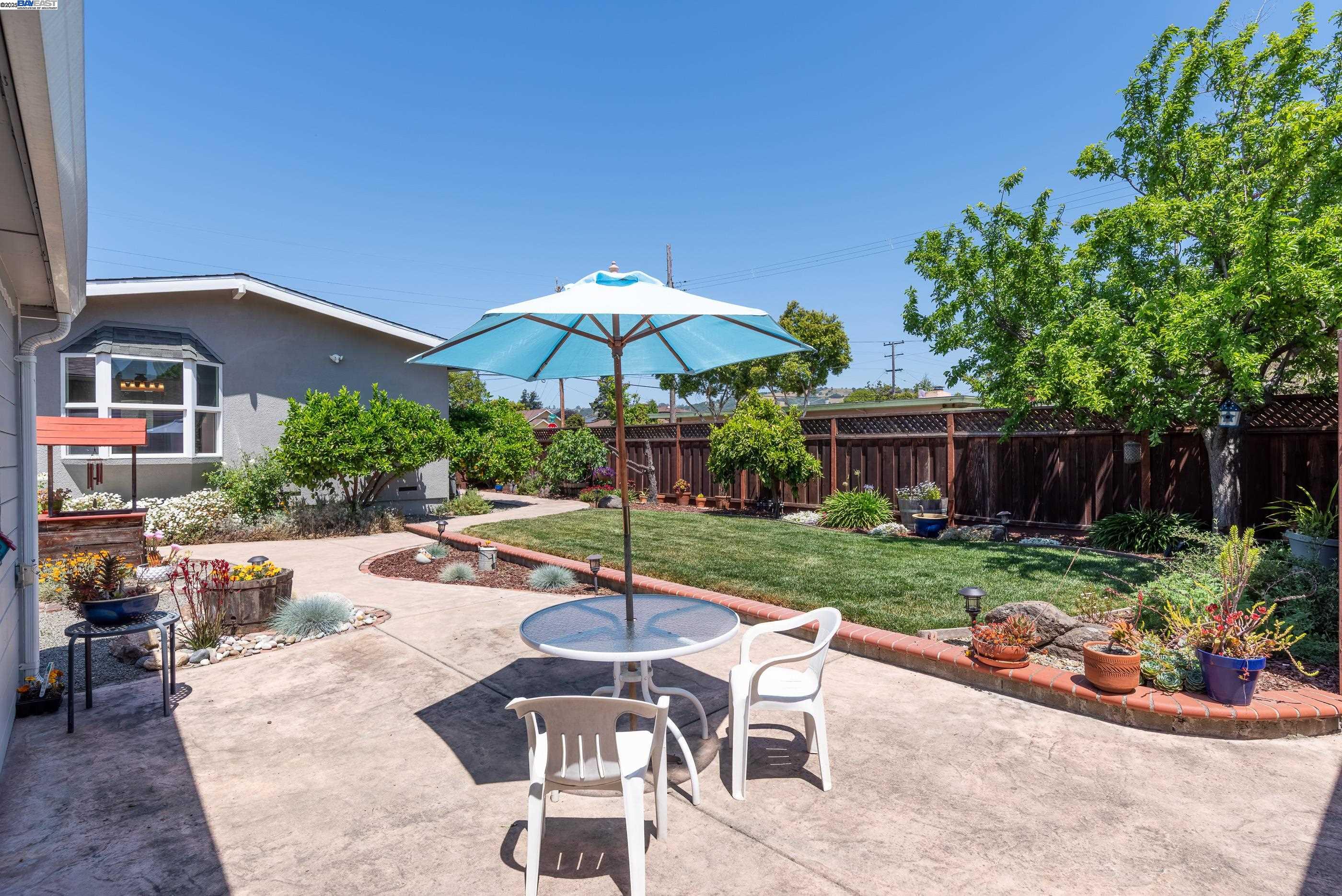 San Leandro, California 94577, United States, 3 Bedrooms Bedrooms, ,2 BathroomsBathrooms,Residential,Pending,126939