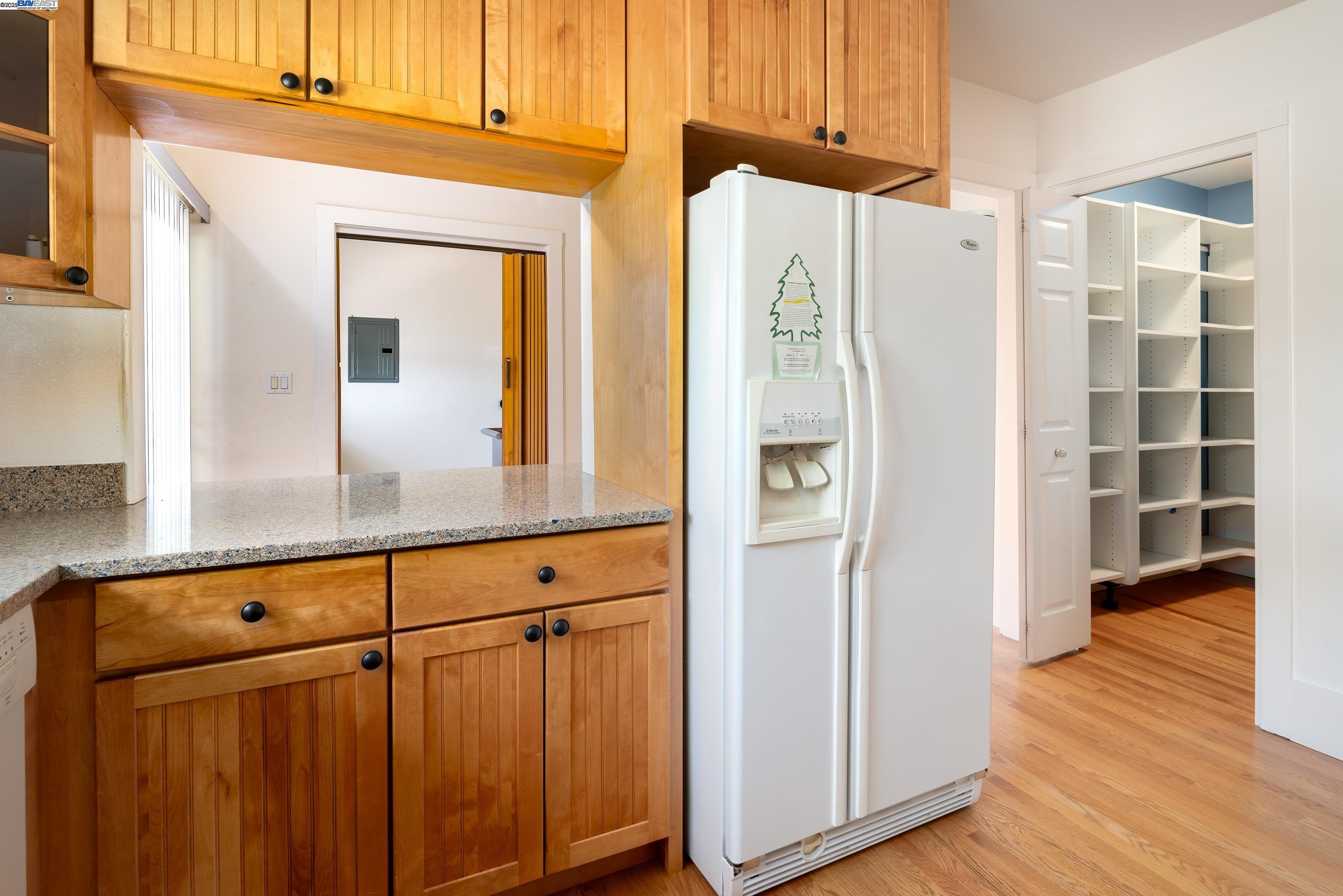 San Leandro, California 94577, United States, 3 Bedrooms Bedrooms, ,2 BathroomsBathrooms,Residential,Pending,126939