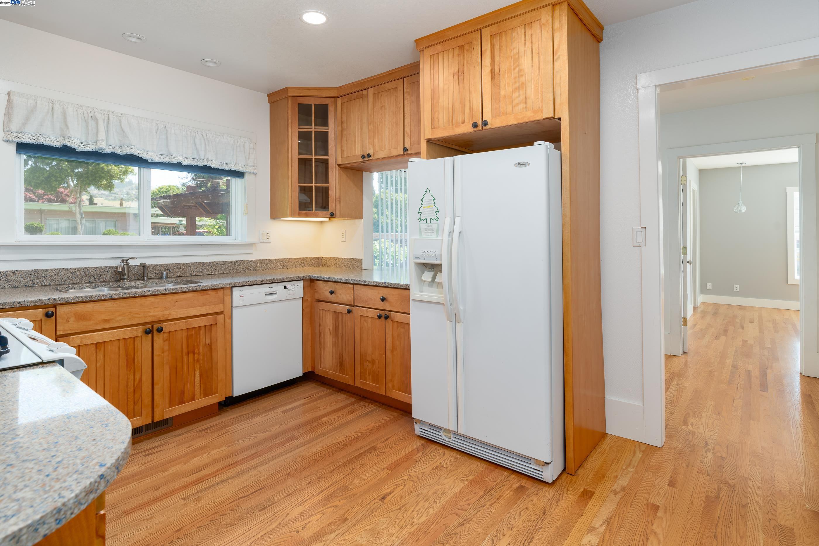 San Leandro, California 94577, United States, 3 Bedrooms Bedrooms, ,2 BathroomsBathrooms,Residential,Pending,126939