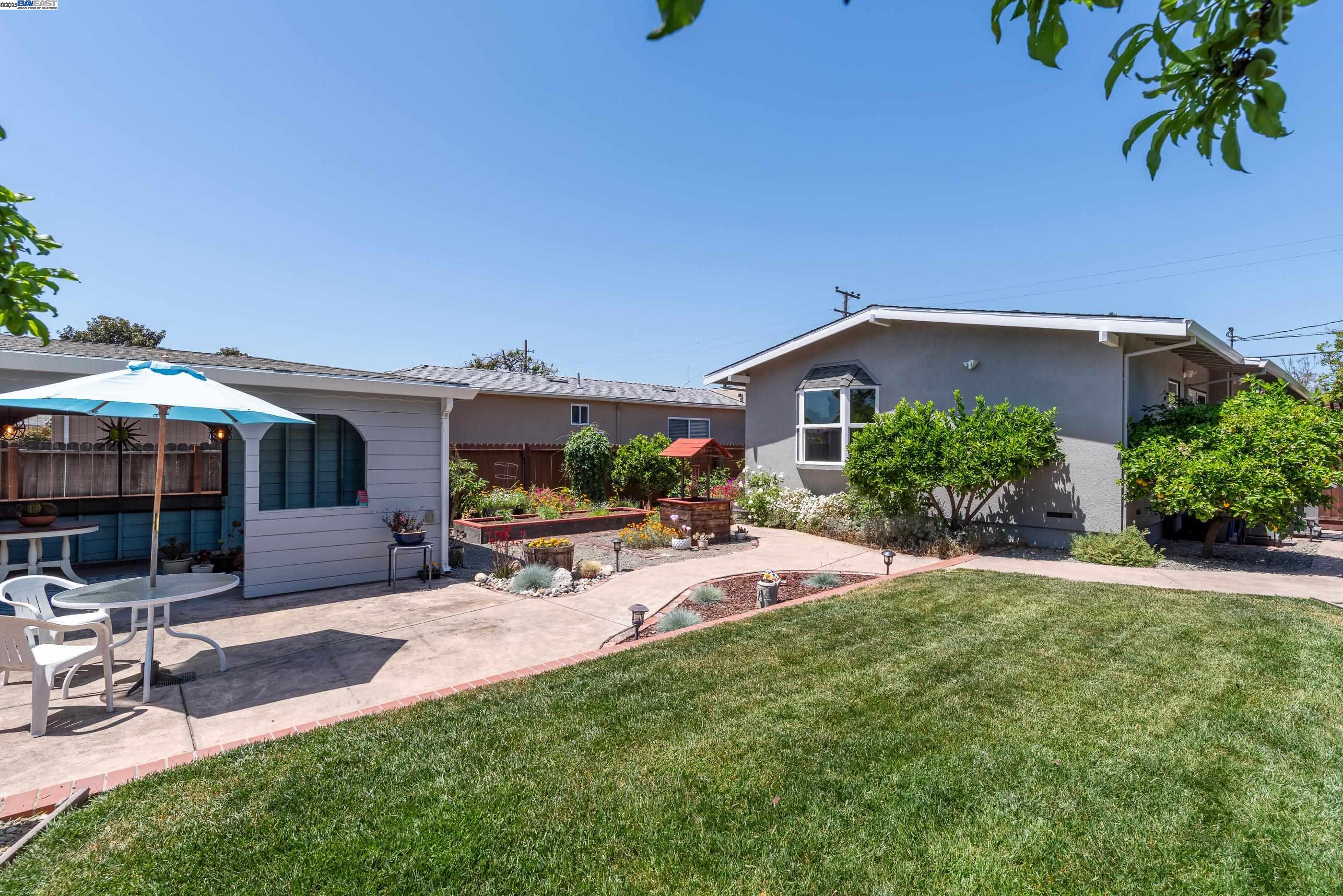 San Leandro, California 94577, United States, 3 Bedrooms Bedrooms, ,2 BathroomsBathrooms,Residential,Pending,126939