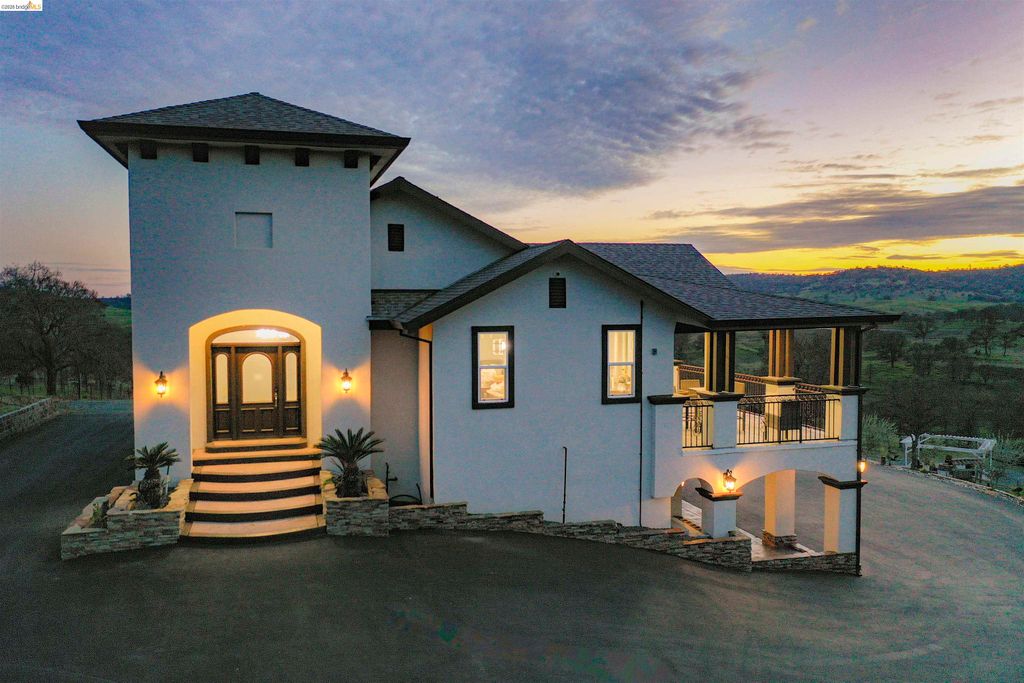 Photo of 4626 Little John Rd, Copperopolis, CA 95228 (MLS # 41127444)