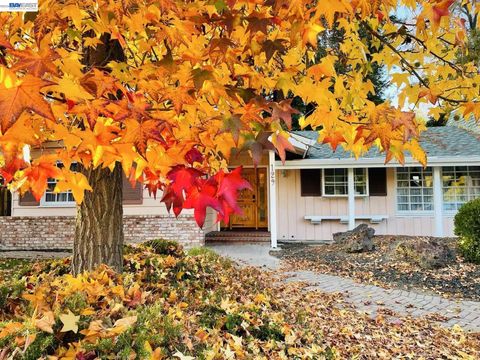 Photo of 129 Belle Meade Pl, San Ramon, CA 94583 (MLS # 41125815)