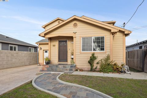 Photo of 1815 102Nd Ave, Oakland, CA 94603 (MLS # 41119339)