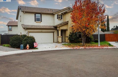 Photo of 941 Haycastle Ct, Newman, CA 95360 (MLS # 41119792)