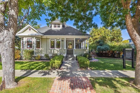 Photo of 653 Saint Mary St, Pleasanton, CA 94566 (MLS # 41116902)
