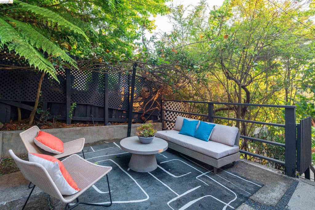 Photo of 5941 Harbor View Ave, San Pablo, CA 94806 (MLS # 41131915)