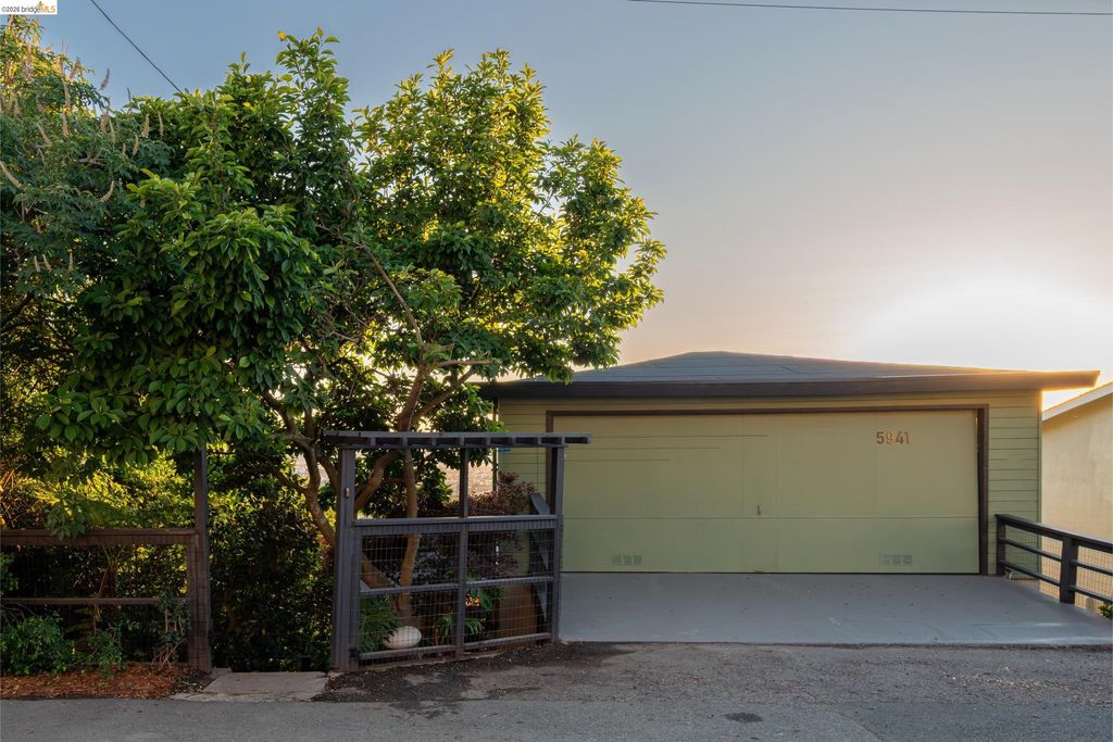 Photo of 5941 Harbor View Ave, San Pablo, CA 94806 (MLS # 41131915)