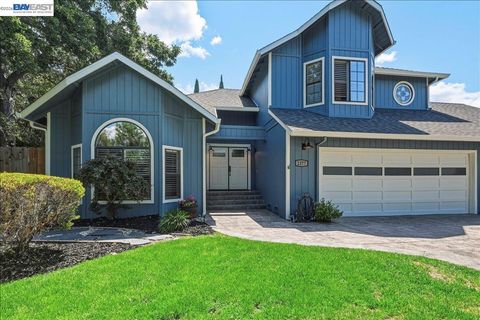 Photo of 2377 College Ave, Livermore, CA 94550 (MLS # 41132314)