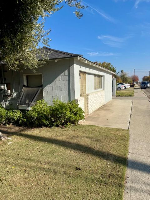 A home in Dos Palos