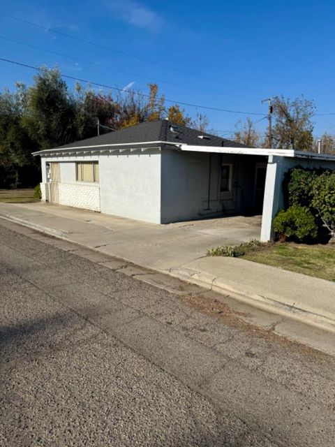 A home in Dos Palos