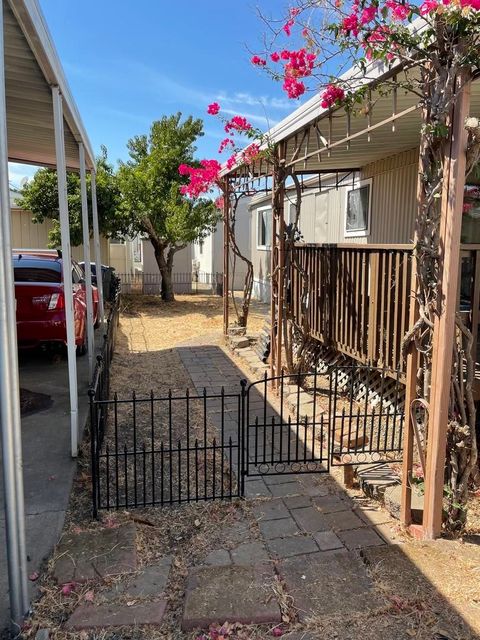 Photo of 6217 Plymouth Rock Ln,, Citrus Heights, CA 95621 (MLS # 41119742)