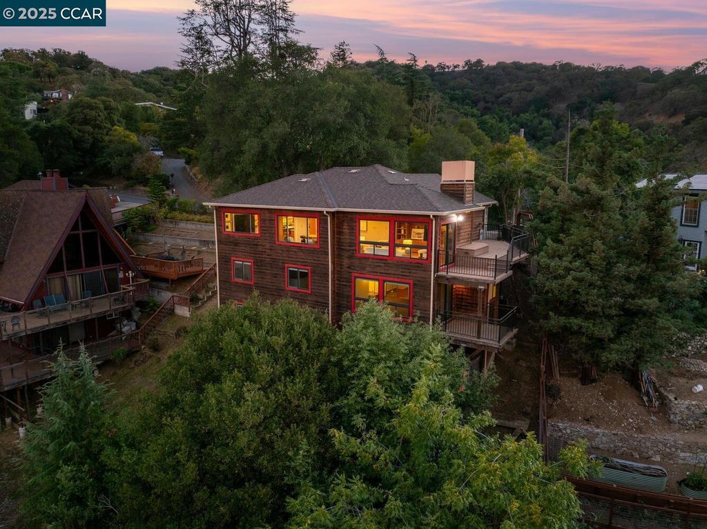 Photo of 1087 Hillside Dr, Martinez, CA 94553 (MLS # 41115519)