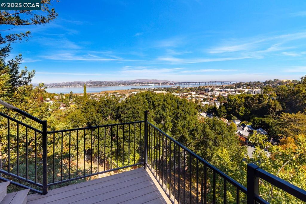 Photo of 1087 Hillside Dr, Martinez, CA 94553 (MLS # 41115519)