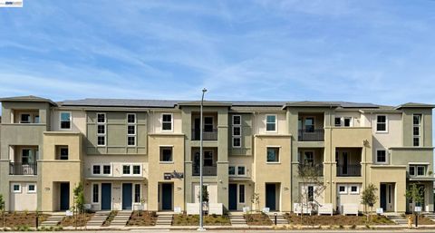 Photo of 4898 Las Positas Road #202, Livermore, CA 94551 (MLS # 41128697)