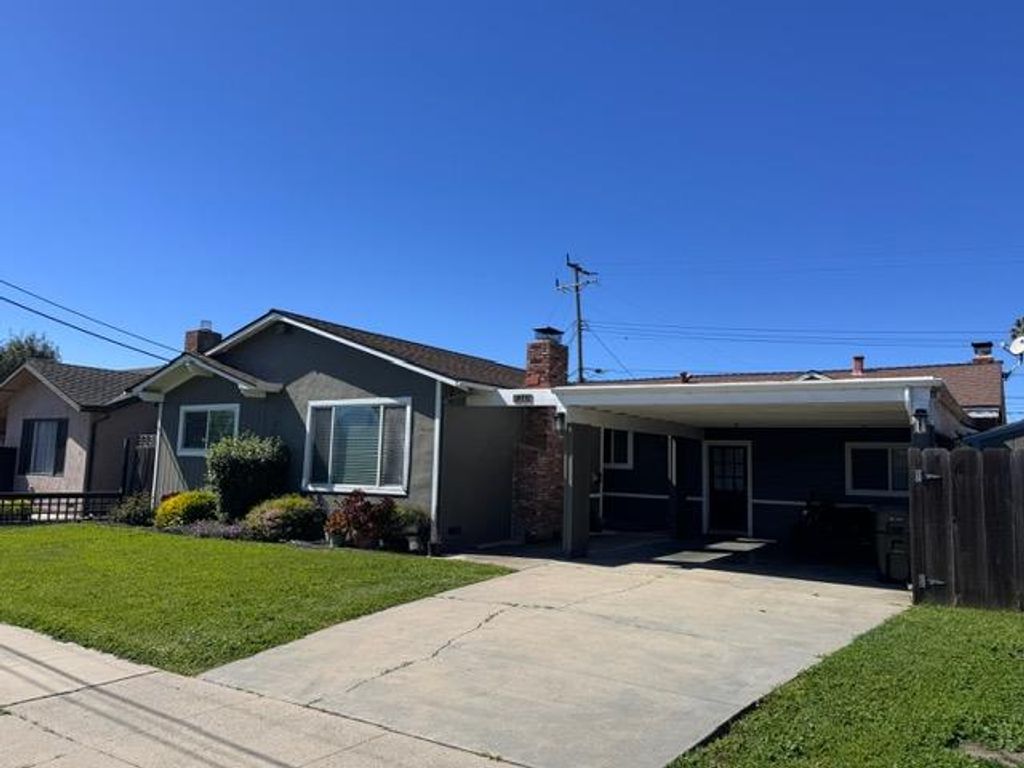 Photo of 710 Campus Avenue, Salinas, CA 93901 (MLS # ML82037712)