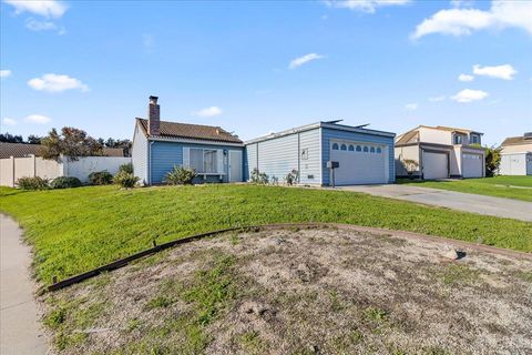 Photo of 1607 Cuevas Circle, Salinas, CA 93906 (MLS # ML82029194)