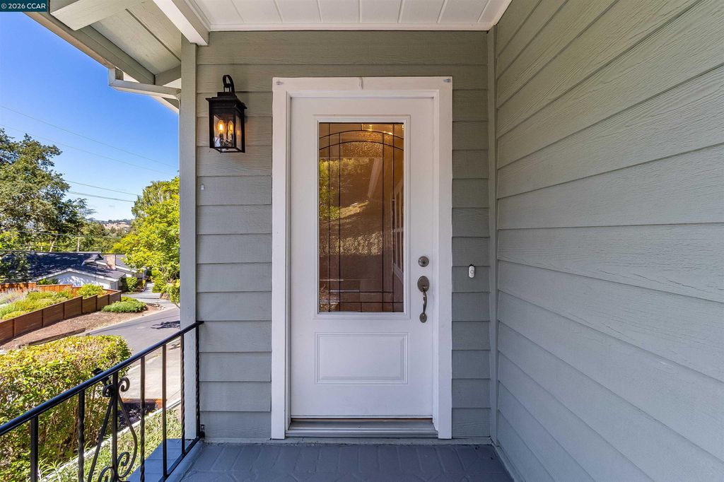 Photo of 140 Summit Rd, Walnut Creek, CA 94598 (MLS # 41134830)