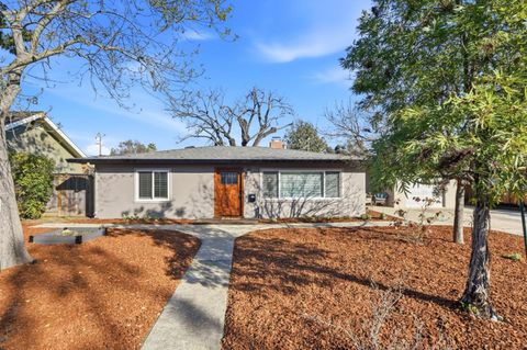 Photo of 18597 Paseo Pueblo, Saratoga, CA 95070 (MLS # ML82034035)