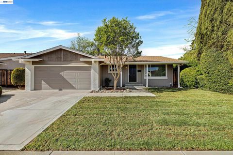 Photo of 4061 Holland Dr, Pleasanton, CA 94588 (MLS # 41128644)