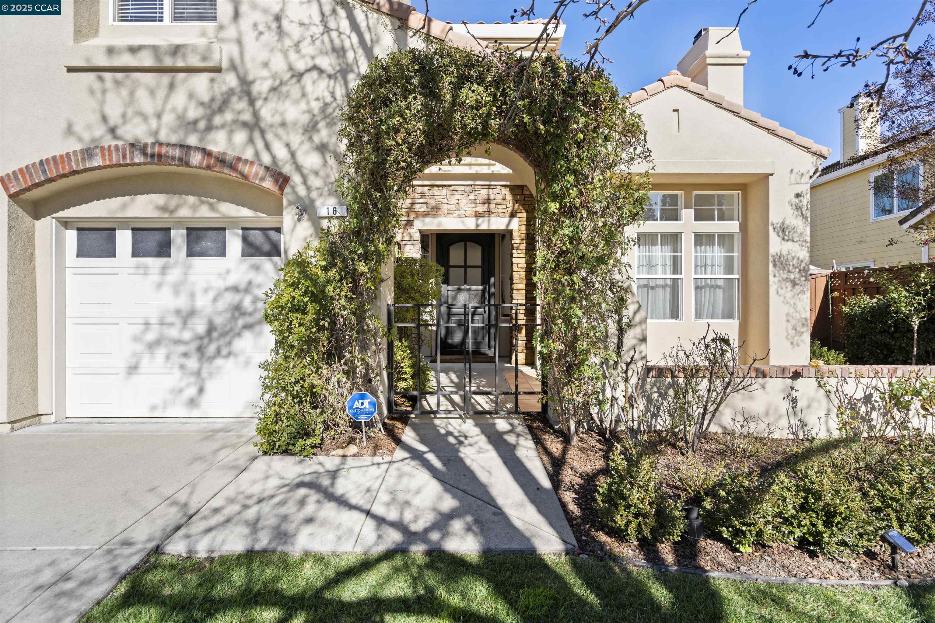 16 Fieldstone Dr