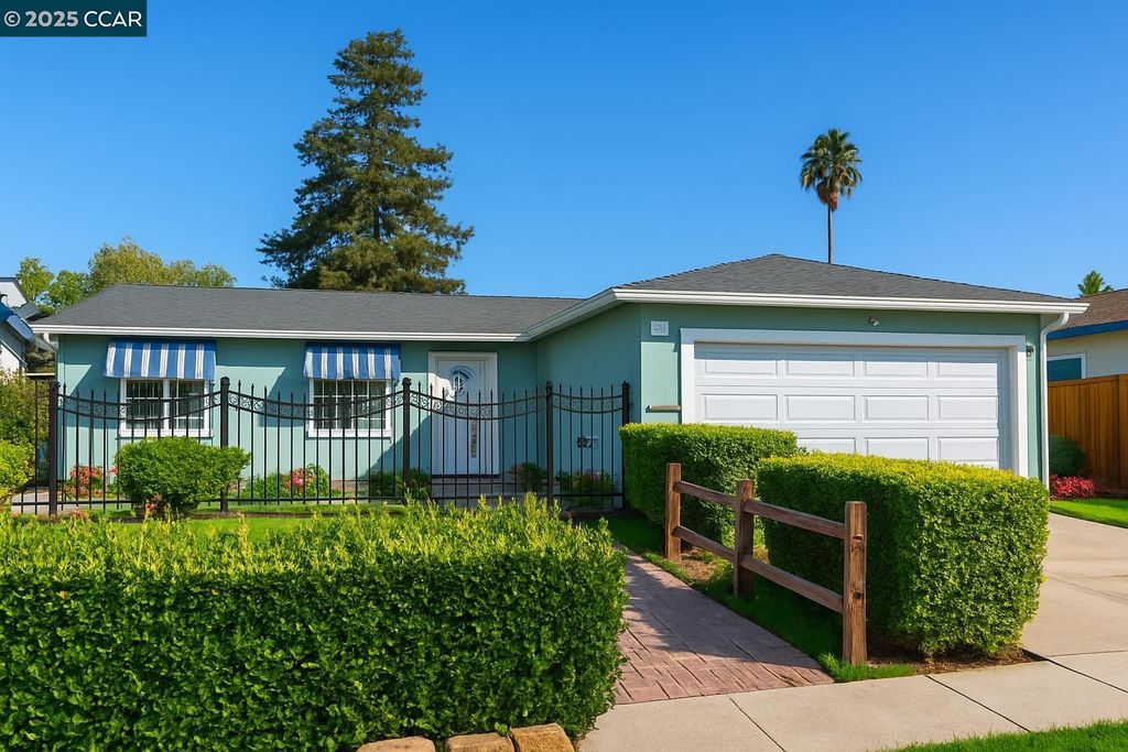 Photo of 2788 Entrada Cir, Antioch, CA 94509 (MLS # 41117235)