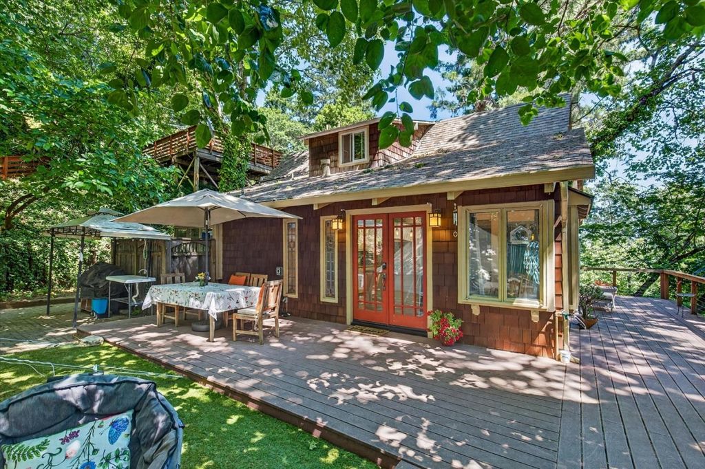 Photo of 21550 Locust Drive, Los Gatos, CA 95033 (MLS # ML82047373)