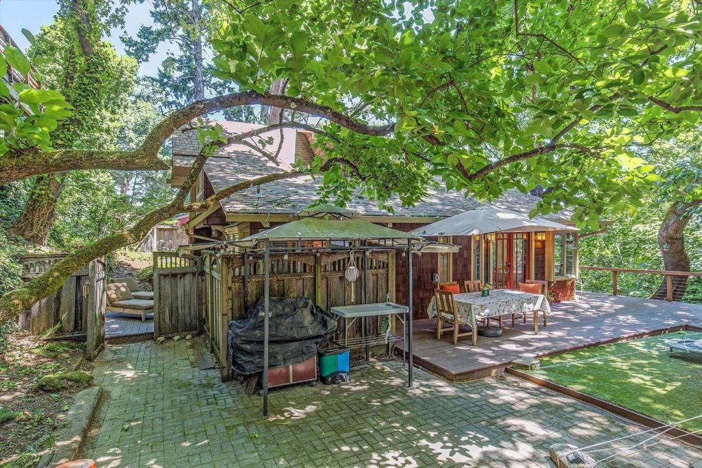 Photo of 21550 Locust Drive, Los Gatos, CA 95033 (MLS # ML82047373)