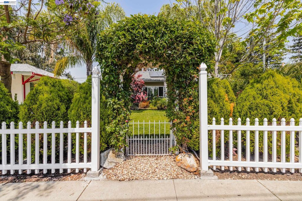 Photo of 26574 Colette St, Hayward, CA 94544 (MLS # 41135618)