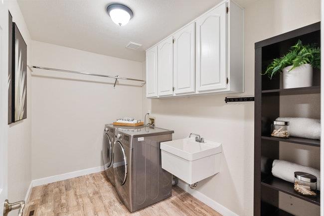 Redwood City, California 94062, United States, 4 Bedrooms Bedrooms, ,3 BathroomsBathrooms,Residential,Active,5151