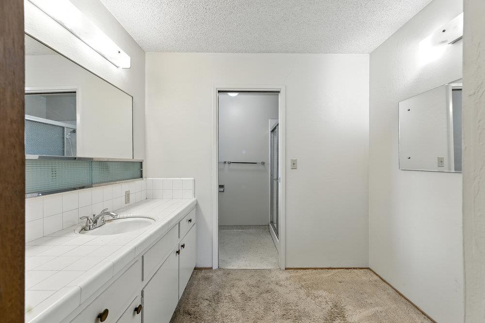 Los Altos Hills, California 94022, United States, 4 Bedrooms Bedrooms, ,3 BathroomsBathrooms,Residential,Active,186799