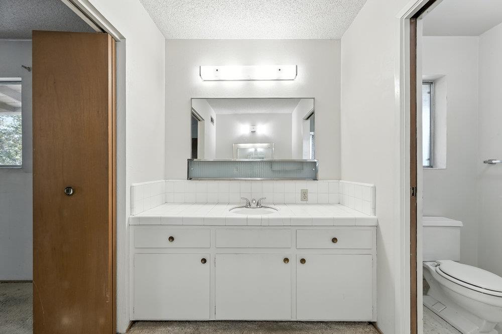 Los Altos Hills, California 94022, United States, 4 Bedrooms Bedrooms, ,3 BathroomsBathrooms,Residential,Active,186799