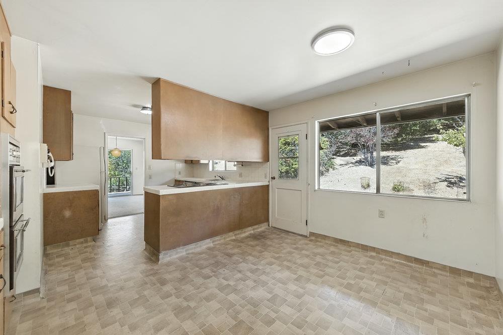 Los Altos Hills, California 94022, United States, 4 Bedrooms Bedrooms, ,3 BathroomsBathrooms,Residential,Active,186799