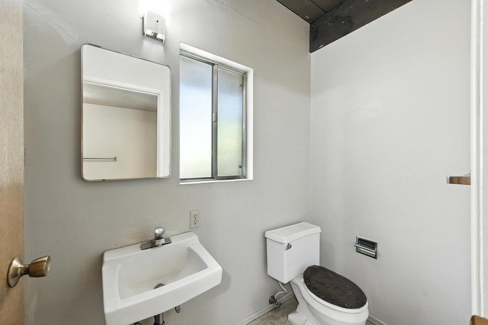 Los Altos Hills, California 94022, United States, 4 Bedrooms Bedrooms, ,3 BathroomsBathrooms,Residential,Active,186799