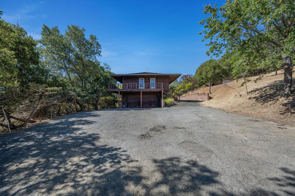 Los Altos Hills, California 94022, United States, 4 Bedrooms Bedrooms, ,3 BathroomsBathrooms,Residential,Active,186799