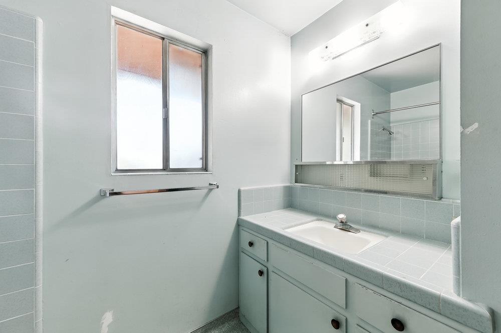 Los Altos Hills, California 94022, United States, 4 Bedrooms Bedrooms, ,3 BathroomsBathrooms,Residential,Active,186799