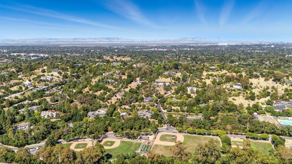 Los Altos Hills, California 94022, United States, 4 Bedrooms Bedrooms, ,3 BathroomsBathrooms,Residential,Active,186799