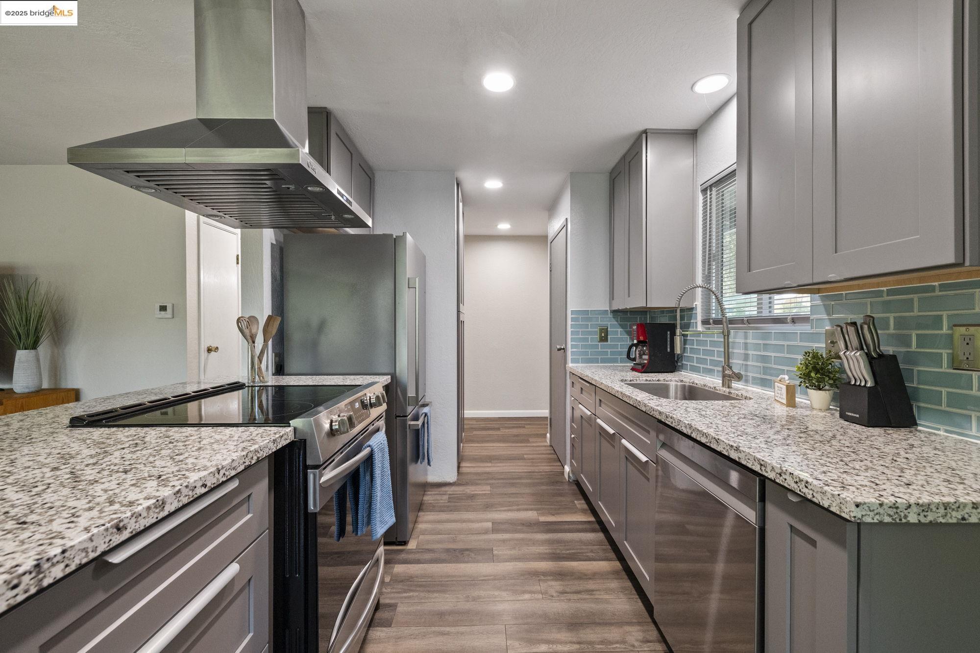 Sonora, California 95370, United States, 3 Bedrooms Bedrooms, ,2 BathroomsBathrooms,Residential,Contingent,125522