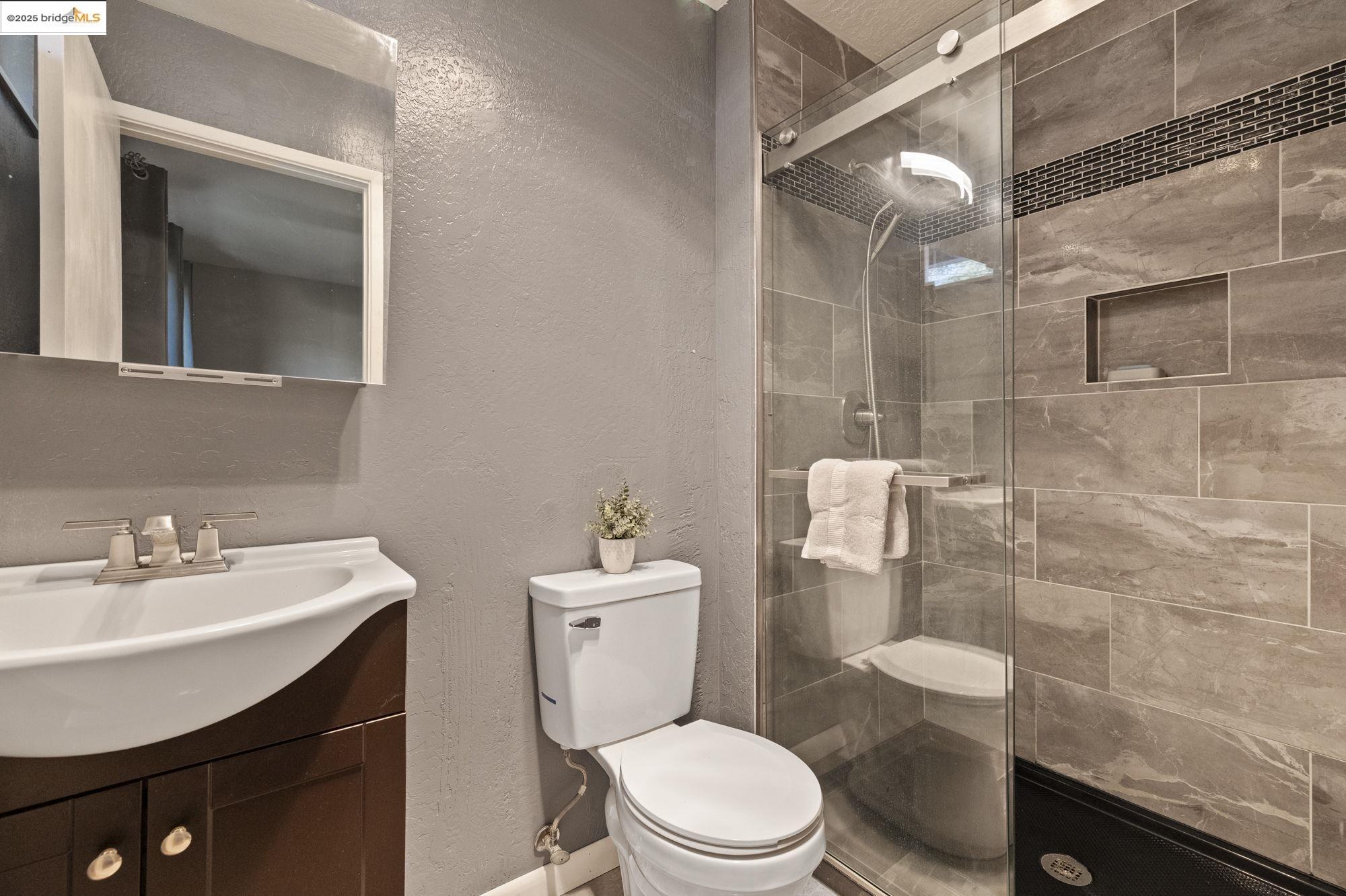 Sonora, California 95370, United States, 3 Bedrooms Bedrooms, ,2 BathroomsBathrooms,Residential,Contingent,125522