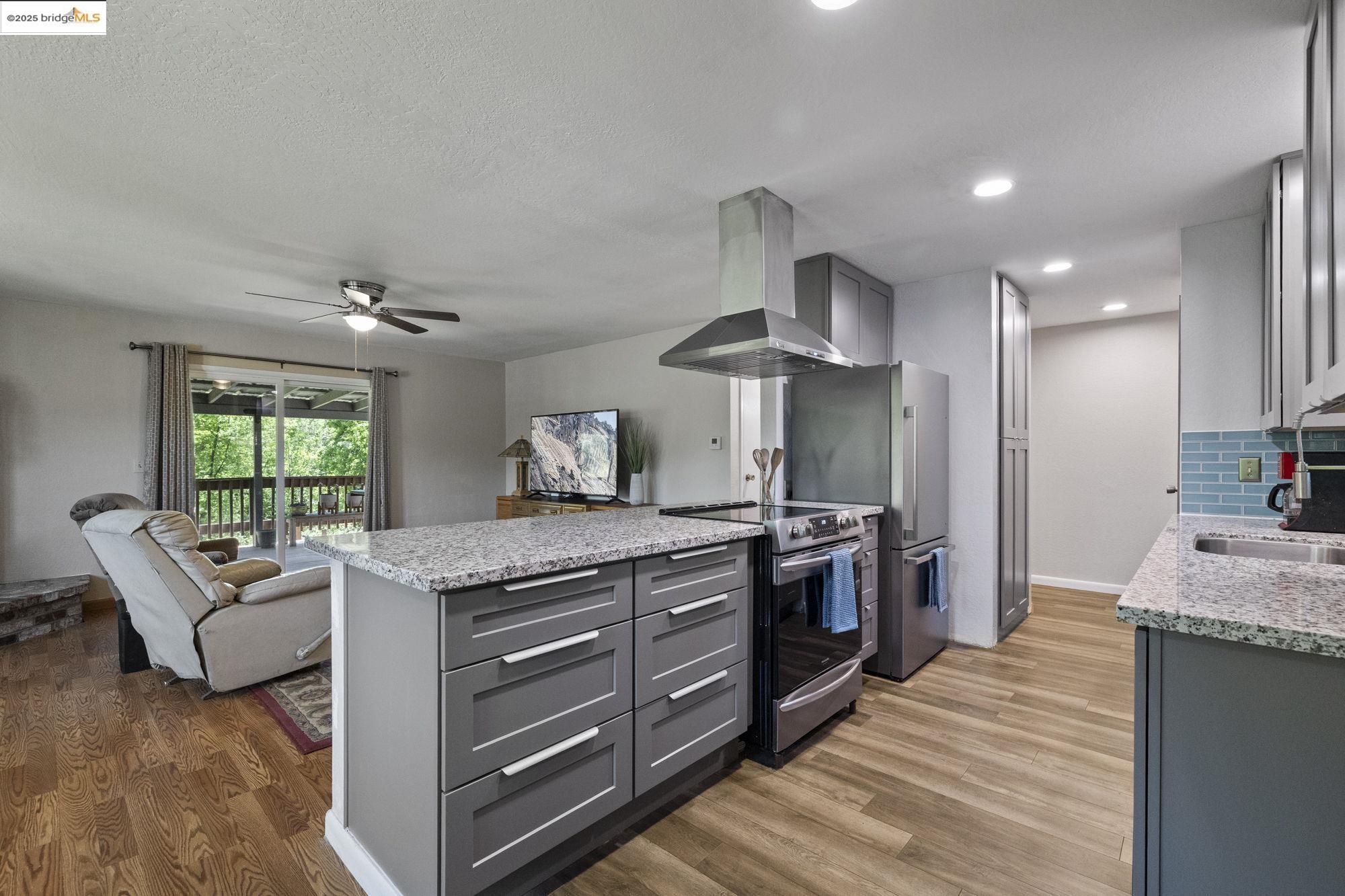 Sonora, California 95370, United States, 3 Bedrooms Bedrooms, ,2 BathroomsBathrooms,Residential,Contingent,125522