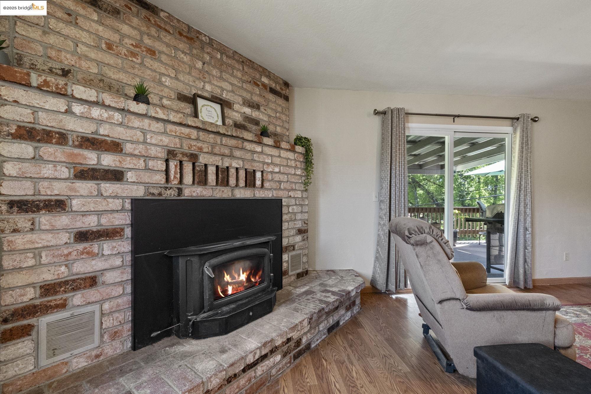 Sonora, California 95370, United States, 3 Bedrooms Bedrooms, ,2 BathroomsBathrooms,Residential,Contingent,125522