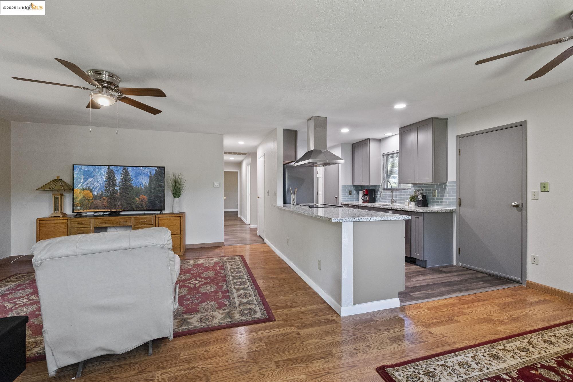 Sonora, California 95370, United States, 3 Bedrooms Bedrooms, ,2 BathroomsBathrooms,Residential,Contingent,125522