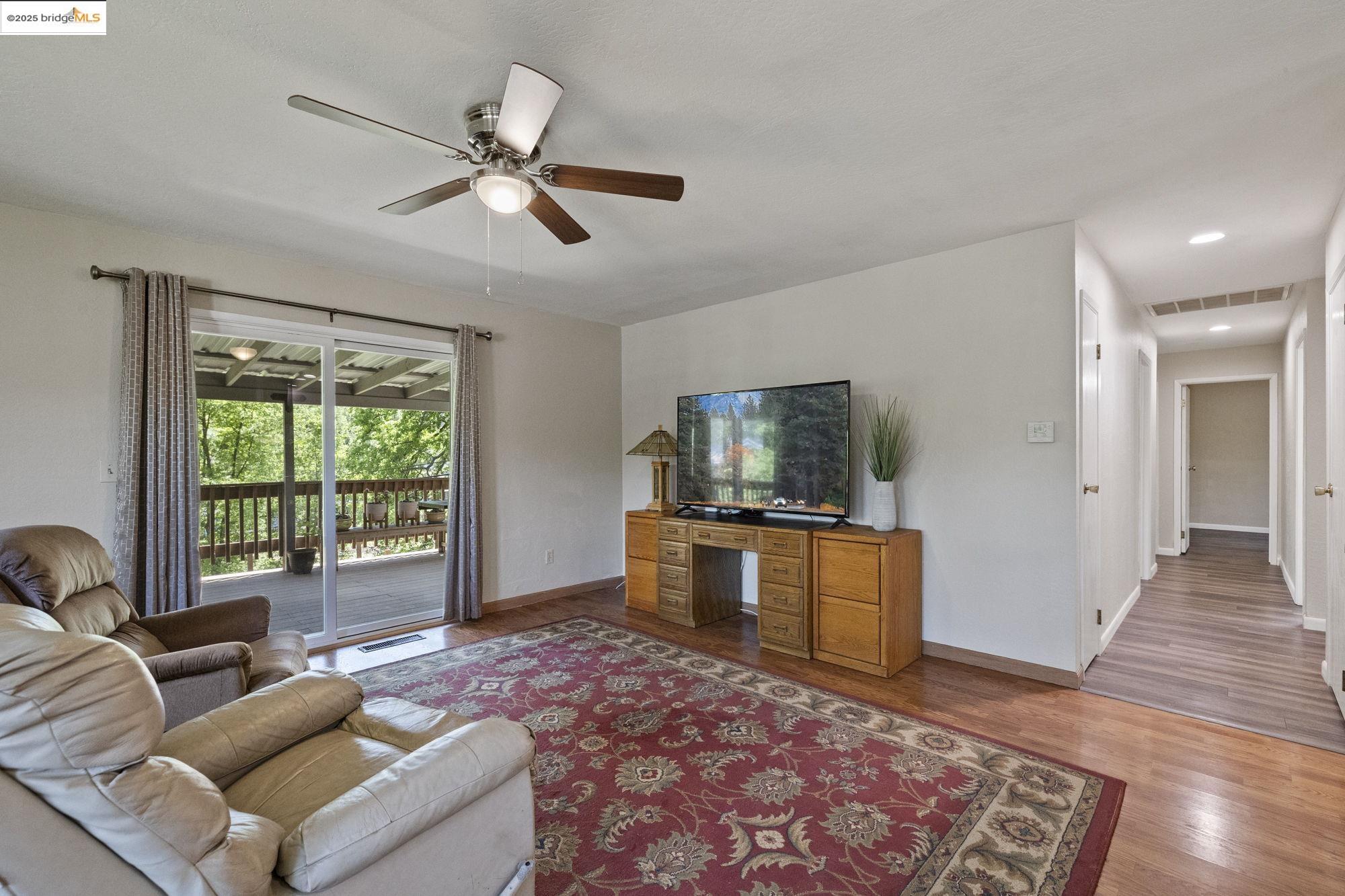 Sonora, California 95370, United States, 3 Bedrooms Bedrooms, ,2 BathroomsBathrooms,Residential,Contingent,125522