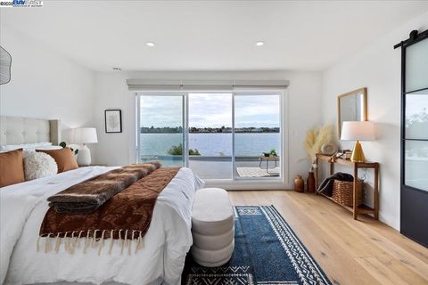 Photo of 3012 Bayview Dr, Alameda, CA 94501 (MLS # 41113684)